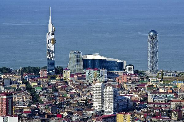  Batumidə iki azərbaycanlı külli miqdarda narkotiklə tutuldu  