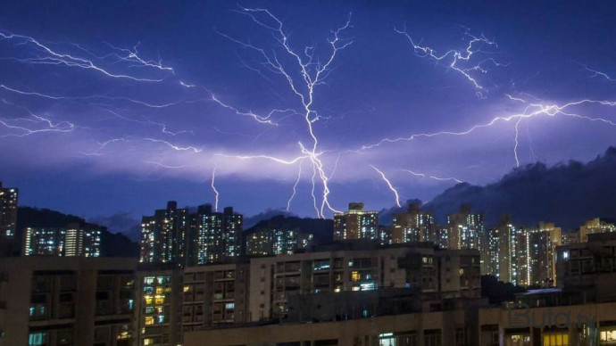  Bu ölkədə ildırım 14 nəfəri öldürdü  