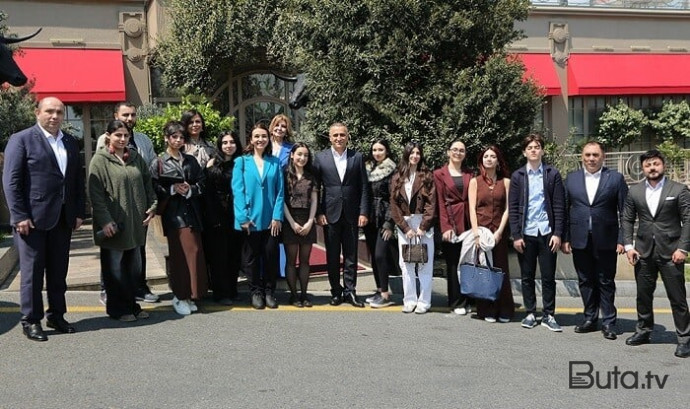  Aydın Veysəloğlu ADA tələbələri ilə yenidən görüşdü  