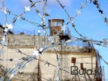  Qardaşı uşaqlarını baltalayan şəxs həbsdə özünü öldürdü  