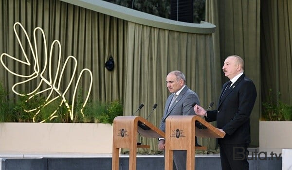  Əliyev Paşinyanla zarafatlaşdı: İlk kim çıxış edəcək? - VİDEO 