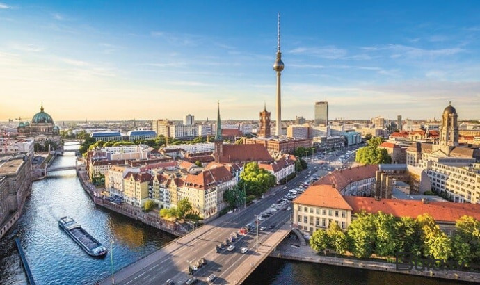  Almaniyada azərbaycanlılara belə münasibət göstərirlər...  