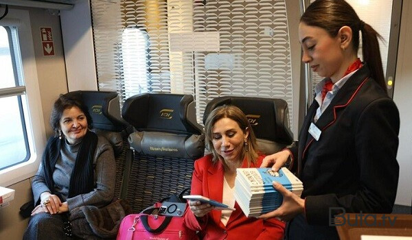  Səfərdə bir kitabla başlayan gözəl anlar  