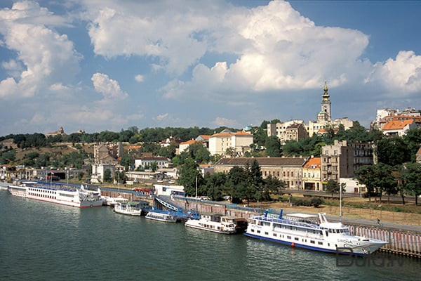  Belqradda bu bina bayrağımızın rəngləri ilə işıqlandırıldı - Video  