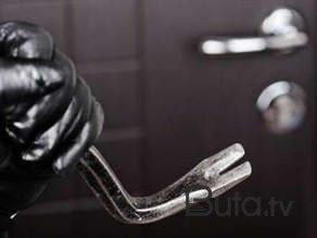  Qohumunun evindən oğurluq edən şəxs kameraya düşdü - Video  