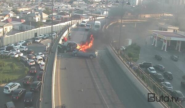  Yanan avtomobili söndürmək istədi, maşın vurub öldürdü  