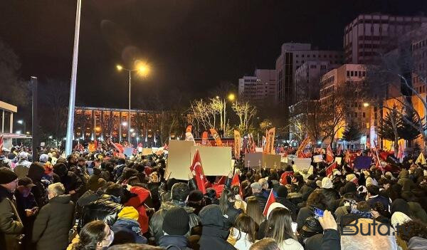  İstanbuldakı 520 minlik yürüşdə Azərbaycana qarşı pankart...  