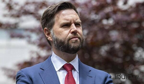  Ceyms Di Vens Azərbaycana gəlir  