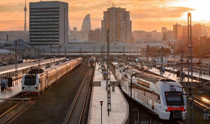  Hərəkətdə olan sərnişin qatarlarına 5 dəfə daş atılıb  