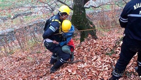  Xızıda maşında köməksiz qalan əcnəbilər xilas edildi - Video  