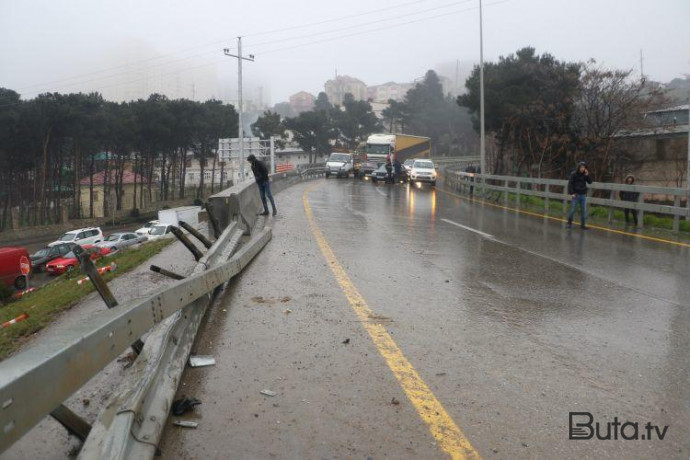  Bakıda yağışlı havada baş verən qəzanın – Anbaan videosu  