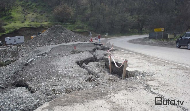  Daşkəsəndə avtomobil yolu çökdü  