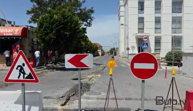  Deponun içindən sakinlər üçün yol çəkildi - Video  
