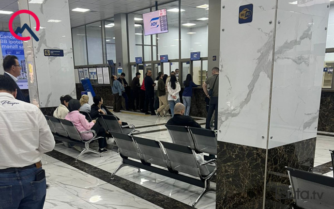  Tbilisi qatarına ilk bileti o aldı - Vağzalda növbə var  